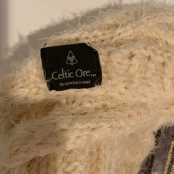 Celtic Ore Infinity Woman’s Scarf - Picture 4 of 4